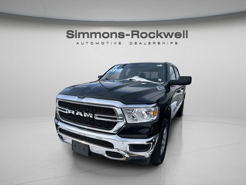 Used 2022 RAM 1500 Tradesman w/ SXT Appearance Group image 3