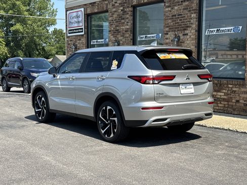 Used 2023 Mitsubishi Outlander SE AWD/4WD image 3