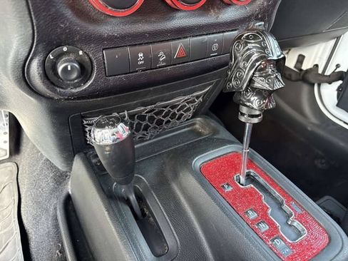 Used 2017 Jeep Wrangler Sahara AWD/4WD image 22