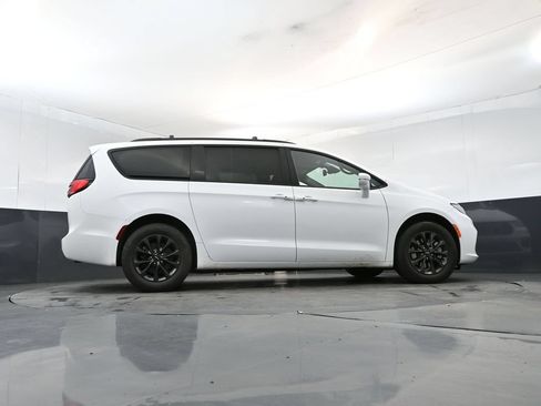 Used 2022 Chrysler Pacifica Touring-L w/ S Appearance Package AWD/4WD image 24