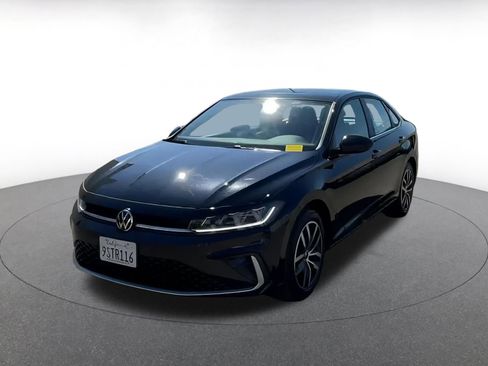 Used 2025 Volkswagen Jetta SE image 4