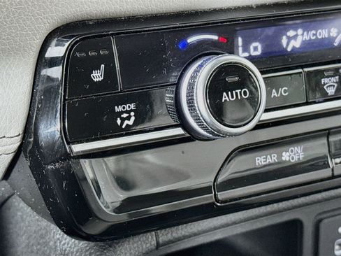 Certified 2023 Honda Pilot Touring image 21