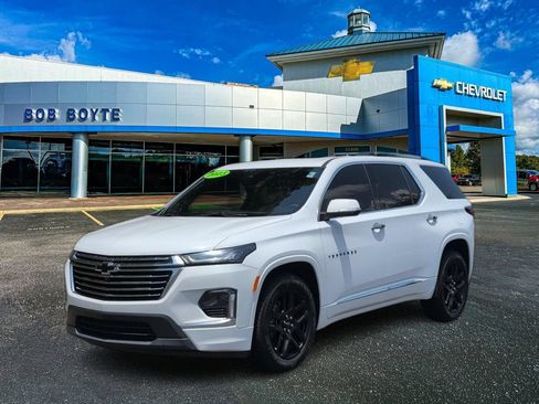 Used 2023 Chevrolet Traverse Premier FWD image 9