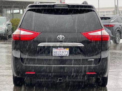 Certified 2019 Toyota Sienna Limited image 8