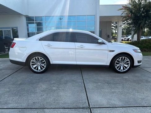 Used 2016 Ford Taurus Limited FWD image 8