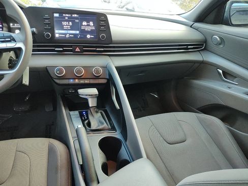 Used 2023 Hyundai Elantra SE w/ Preferred Accessory Package FWD image 43