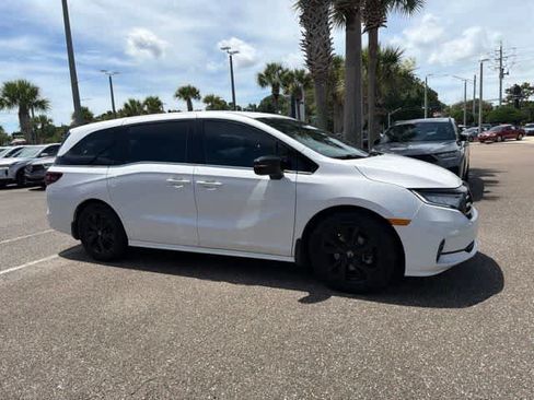 Used 2024 Honda Odyssey Sport image 11