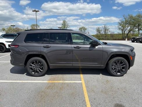 New 2026 Jeep Grand Cherokee L Limited AWD/4WD image 9