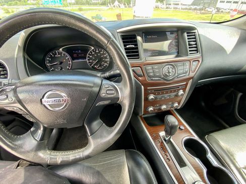 Used 2017 Nissan Pathfinder Platinum w/ Family Entertainment Package AWD/4WD image 22