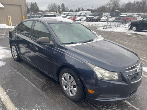 Used 2014 Chevrolet Cruze LS image 2
