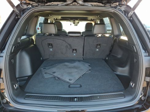 Certified 2025 Jeep Grand Cherokee Altitude image 28