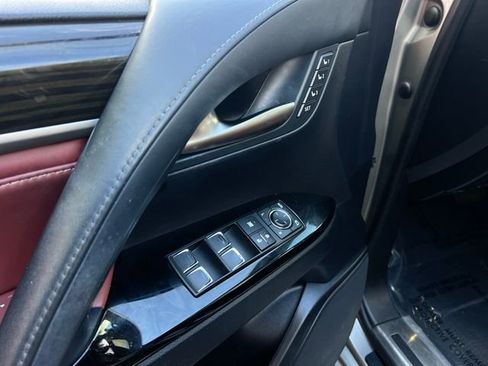 Used 2019 Lexus LX 570 4WD image 11