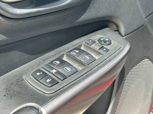 Used 2019 Jeep Cherokee Latitude w/ Popular Appearance Group FWD image 21