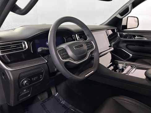 Used 2022 Jeep Wagoneer Series II w/ Convenience Group I image 9