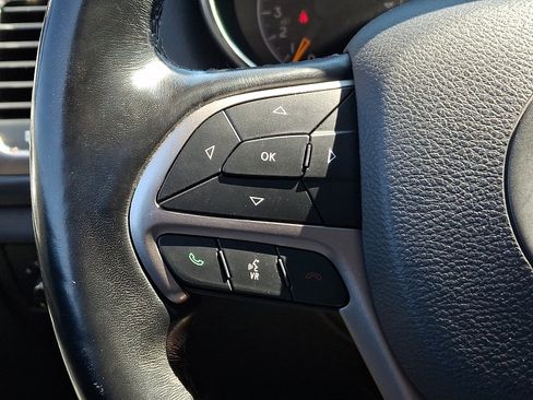 Used 2020 Jeep Grand Cherokee Altitude AWD/4WD image 22