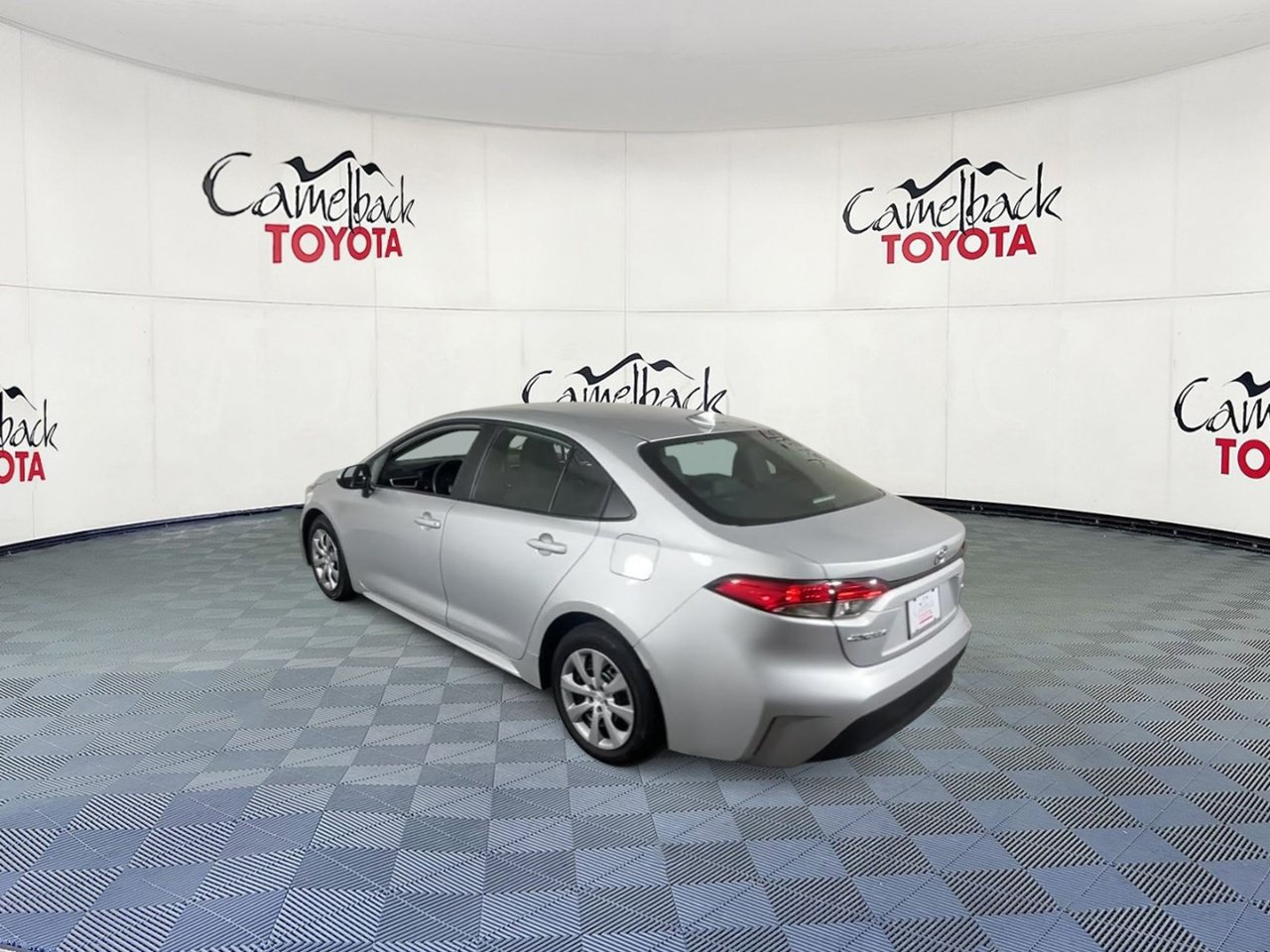 Used 2025 Toyota Corolla LE FWD image 8
