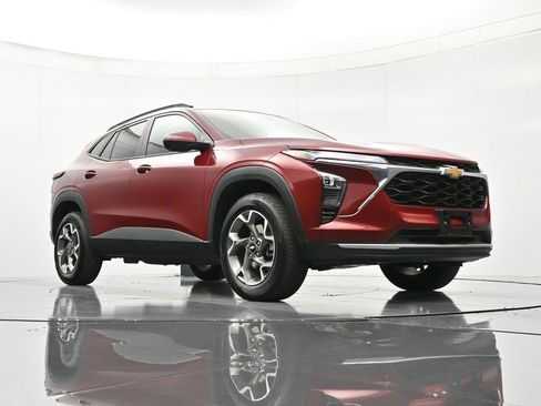 Certified 2025 Chevrolet Trax LT w/ LT Convenience Package image 38