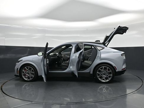 Used 2025 Ford Mustang Mach-E GT AWD/4WD image 33