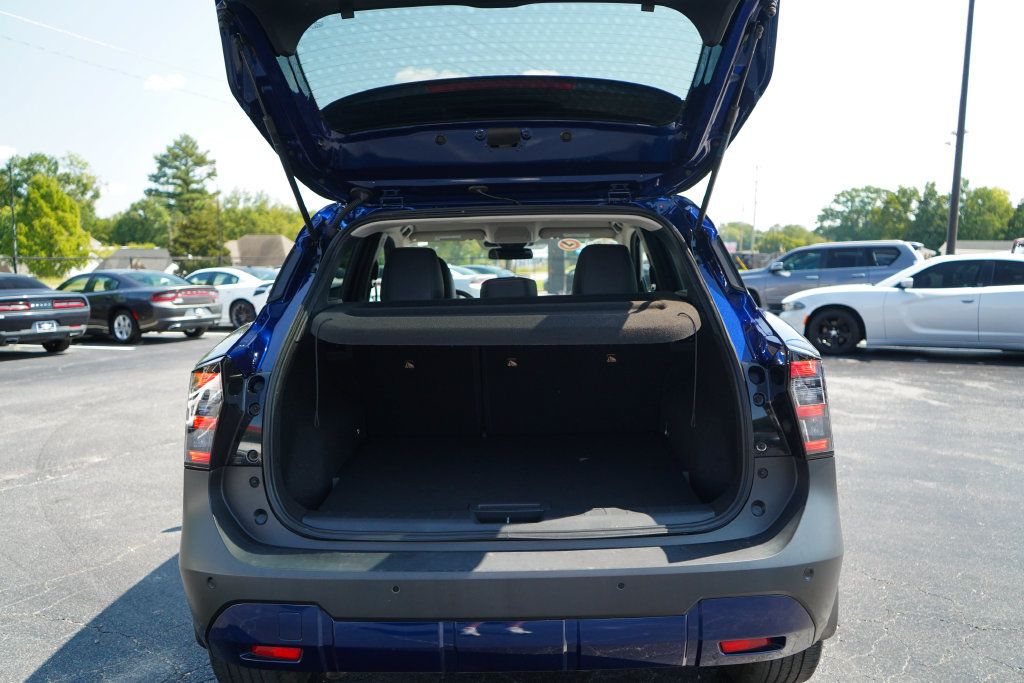 Used 2025 Nissan Kicks SR FWD image 14