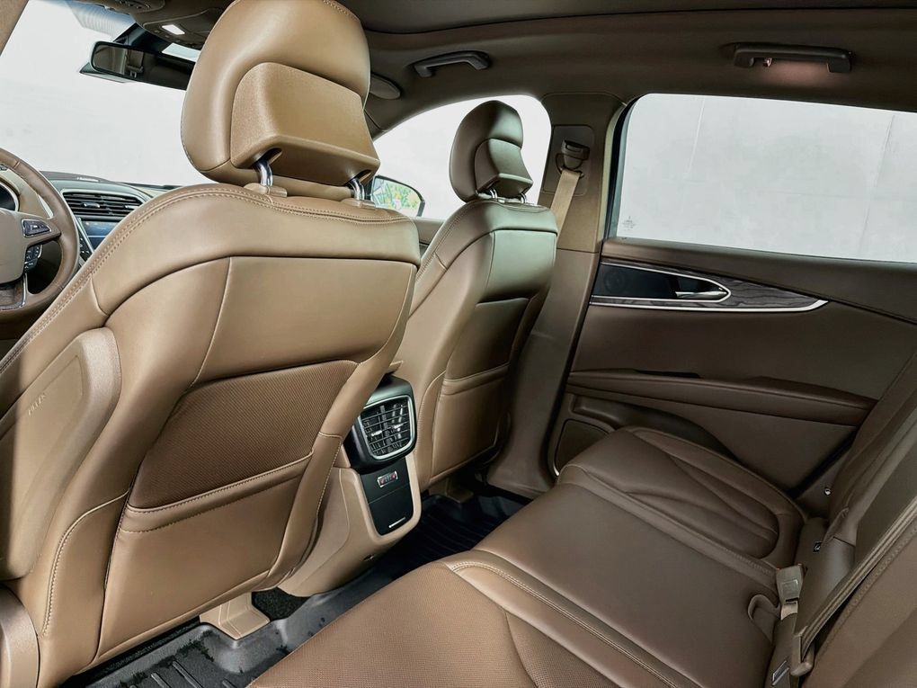 Used 2017 Lincoln MKX Reserve w/ Driver Assistance Package FWD image 37