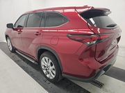 Used 2025 Toyota Highlander Limited FWD image 6