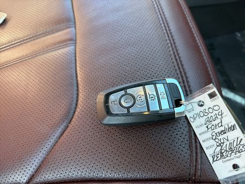 Used 2024 Ford Expedition Limited image 29