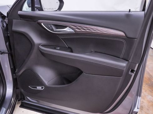 Used 2021 Buick Envision Avenir w/ Technology Package II image 34