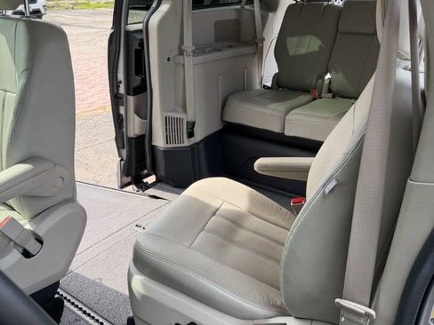 Used 2016 Dodge Grand Caravan SXT w/ UConnect Hands-Free Group FWD image 27