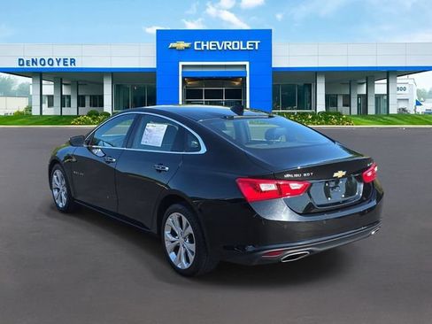 Used 2018 Chevrolet Malibu Premier w/ Driver Confidence Package FWD image 9