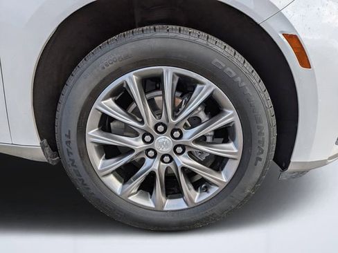 Used 2023 Buick Enclave Essence image 10