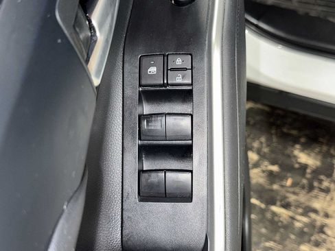 Used 2023 Toyota Highlander XLE AWD/4WD image 22