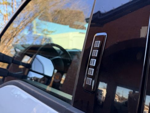 Used 2017 Ford F250 XLT w/ XLT Value Package image 9