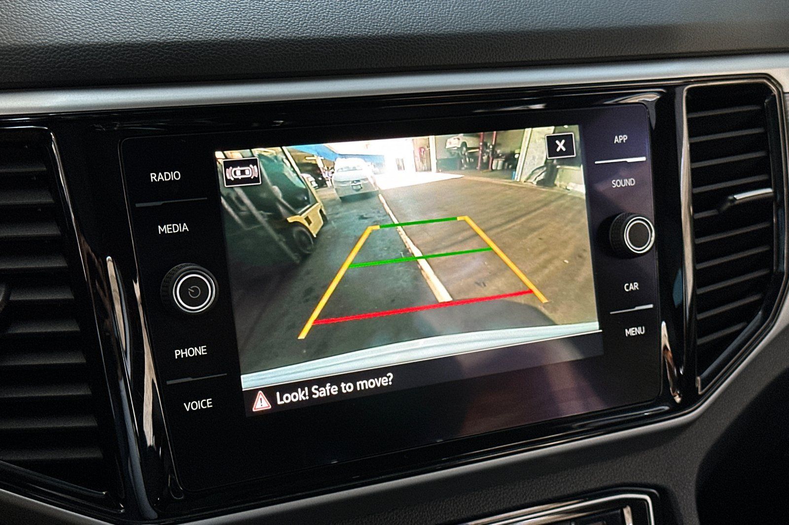 Used 2022 Volkswagen Atlas Cross Sport SE w/ Panoramic Sunroof Package FWD image 19