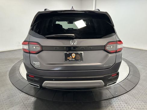 Certified 2024 Honda Pilot Touring image 11