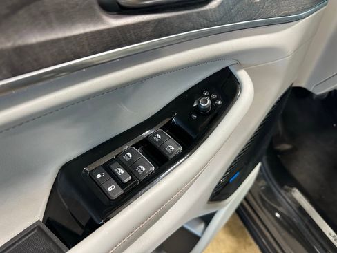 Used 2022 Jeep Grand Cherokee L Overland image 13