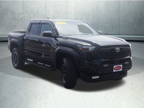 Used 2025 Toyota Tacoma TRD Off-Road w/ TRD Off Road Premium Package AWD/4WD image 15