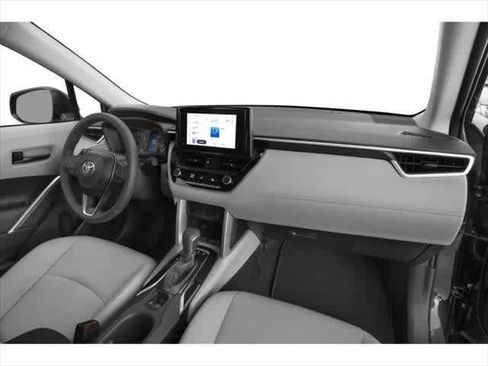 Used 2025 Toyota Corolla Cross LE image 10