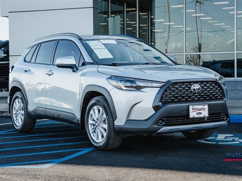 Used 2023 Toyota Corolla Cross LE image 3