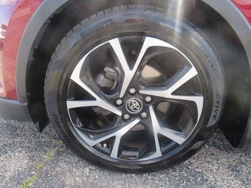 Used 2018 Toyota C-HR XLE FWD image 7