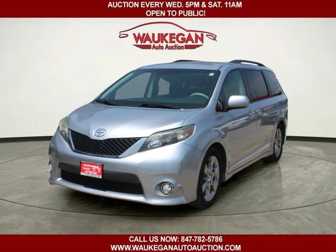Used 2011 Toyota Sienna SE w/ Preferred Pkg FWD image 1