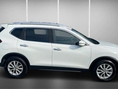Used 2020 Nissan Rogue SV FWD image 4