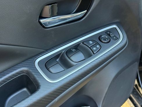 New 2025 Nissan Versa SR w/ Trunk Package FWD image 15