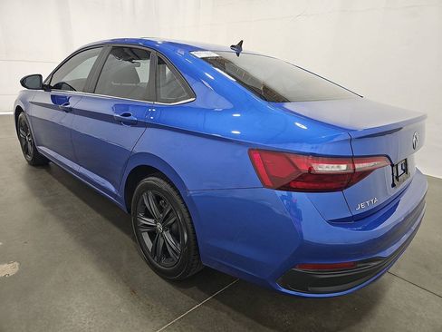 Used 2024 Volkswagen Jetta SE w/ Panoramic Sunroof Package FWD image 6