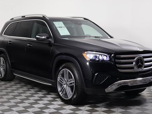 Used 2025 Mercedes-Benz GLS 450 4MATIC image 3