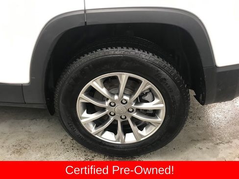 Certified 2022 Jeep Cherokee Latitude Lux w/ Sun & Sound Group image 45