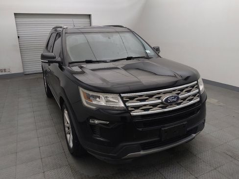 Used 2018 Ford Explorer XLT w/ Equipment Group 202A FWD image 14