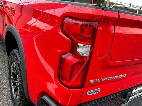 Used 2022 Chevrolet Silverado 1500 ZR2 w/ Technology Package AWD/4WD image 28