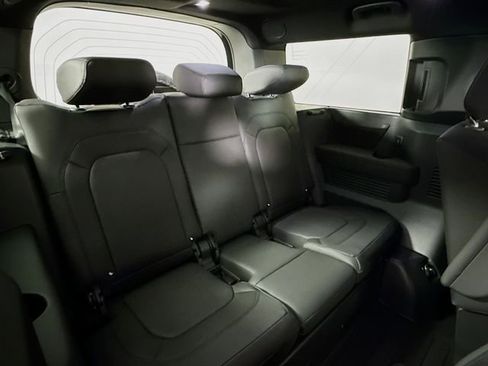 New 2026 Land Rover Defender 130 X-Dynamic SE image 29