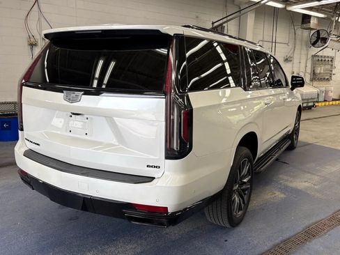 Used 2021 Cadillac Escalade ESV Sport Platinum AWD/4WD image 4