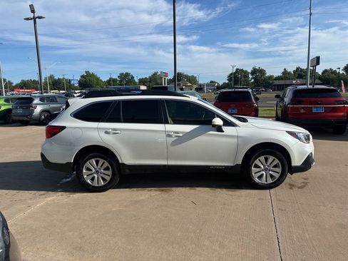 Used 2018 Subaru Outback 2.5i Premium AWD/4WD image 4